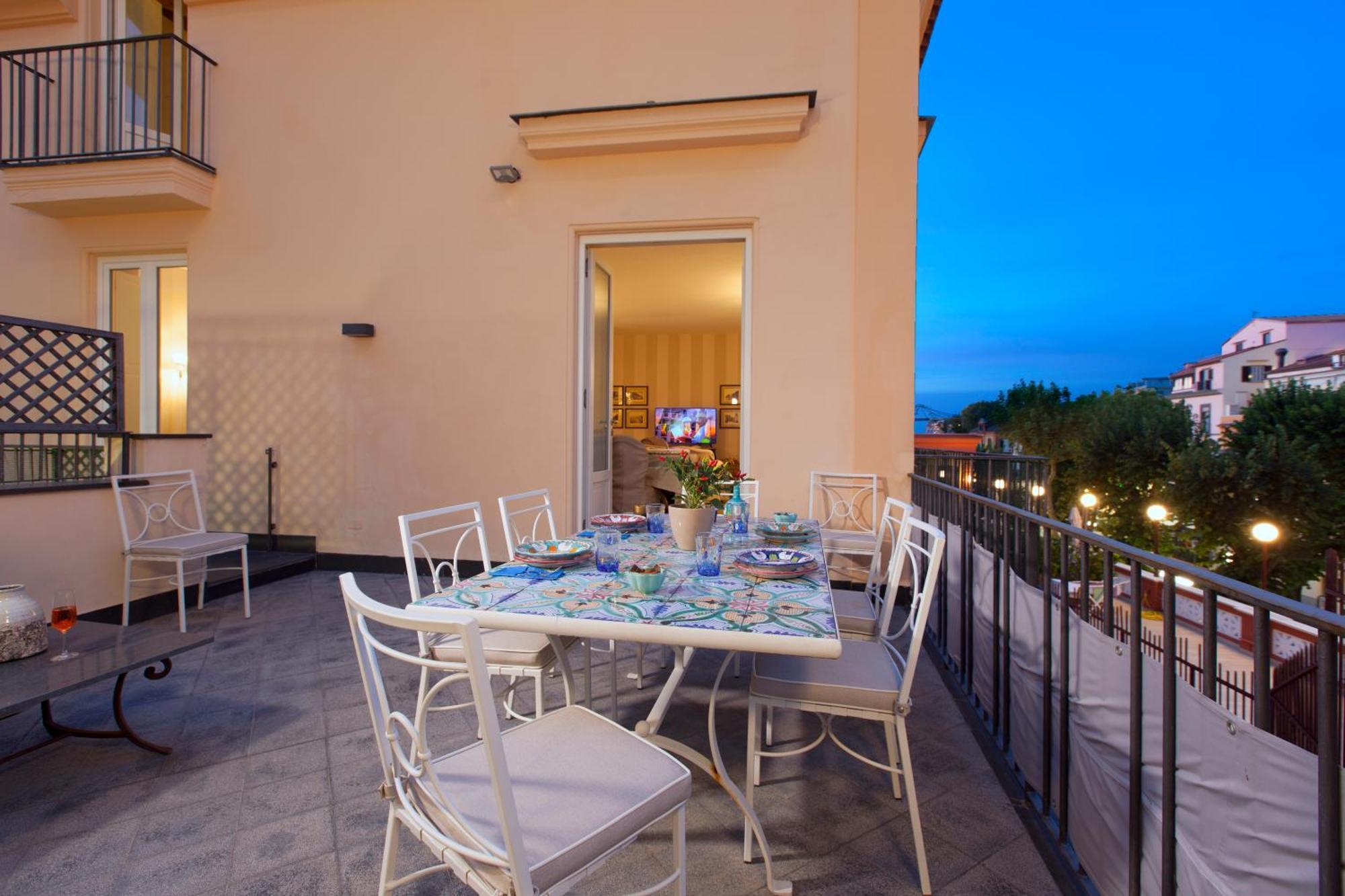 Amore Rentals - Appartamento Terrazza Tasso Sorrento Exteriér fotografie